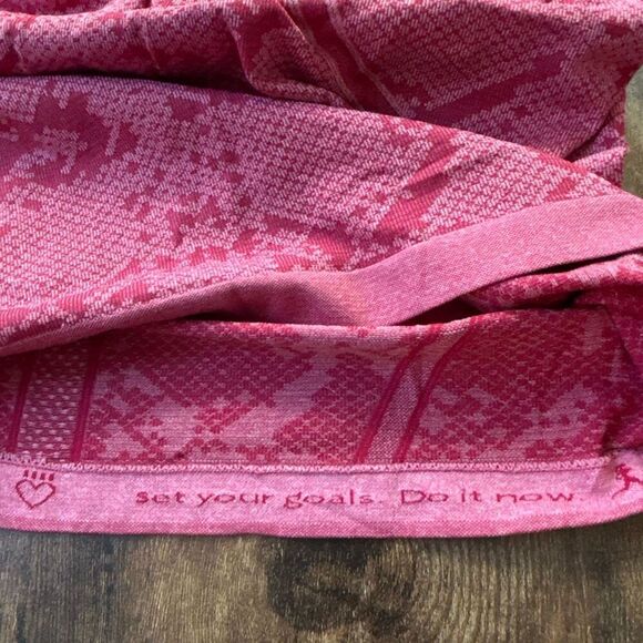 NWT lululemon Swiftly Tech L/S crew snake Pink/Cranberry thumbholes Sz 10 - Picture 11 of 13